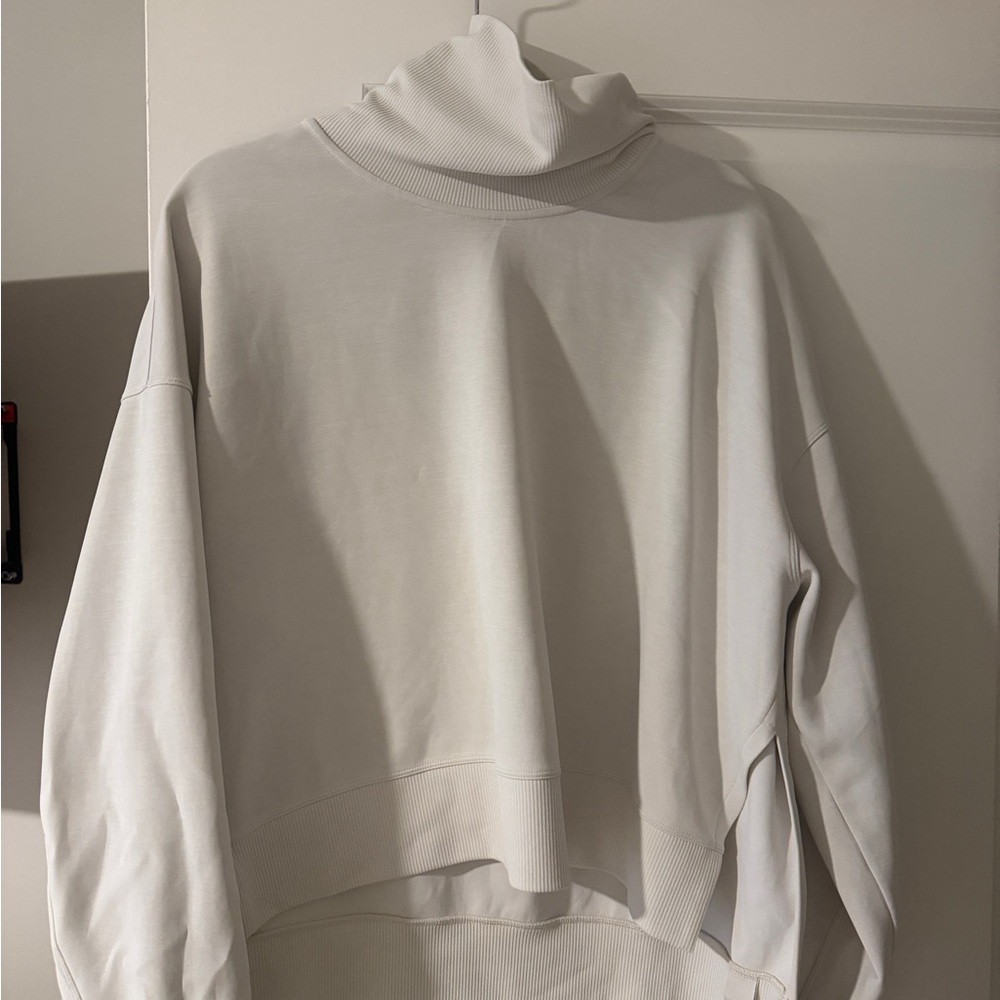 Lululemon turtleneck long sleeve softstreme
